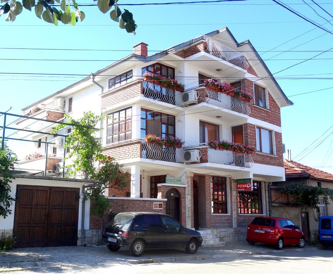 Family Hotel Rose Pavel Banya Eksteriør billede